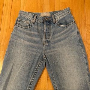 everlane 90s cheeky jeans light blue